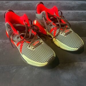 LeBron Witness VII Basketball Shoes Red, Black and yellow. Size US 12